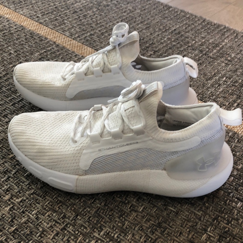 Under Armour white womens Phantom Hovr size 9.5